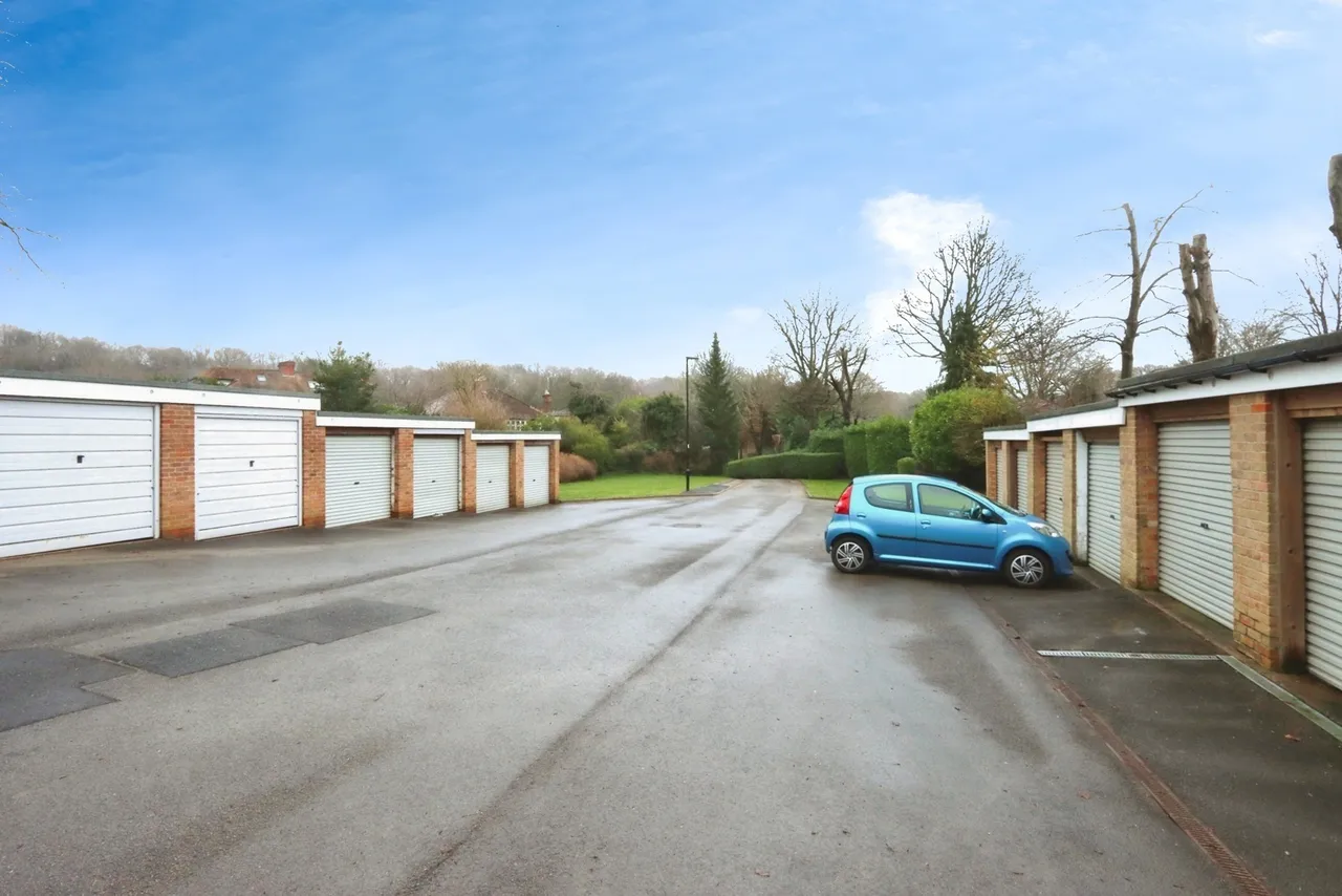 Bocking Lane, Sheffield, S8, photo 22