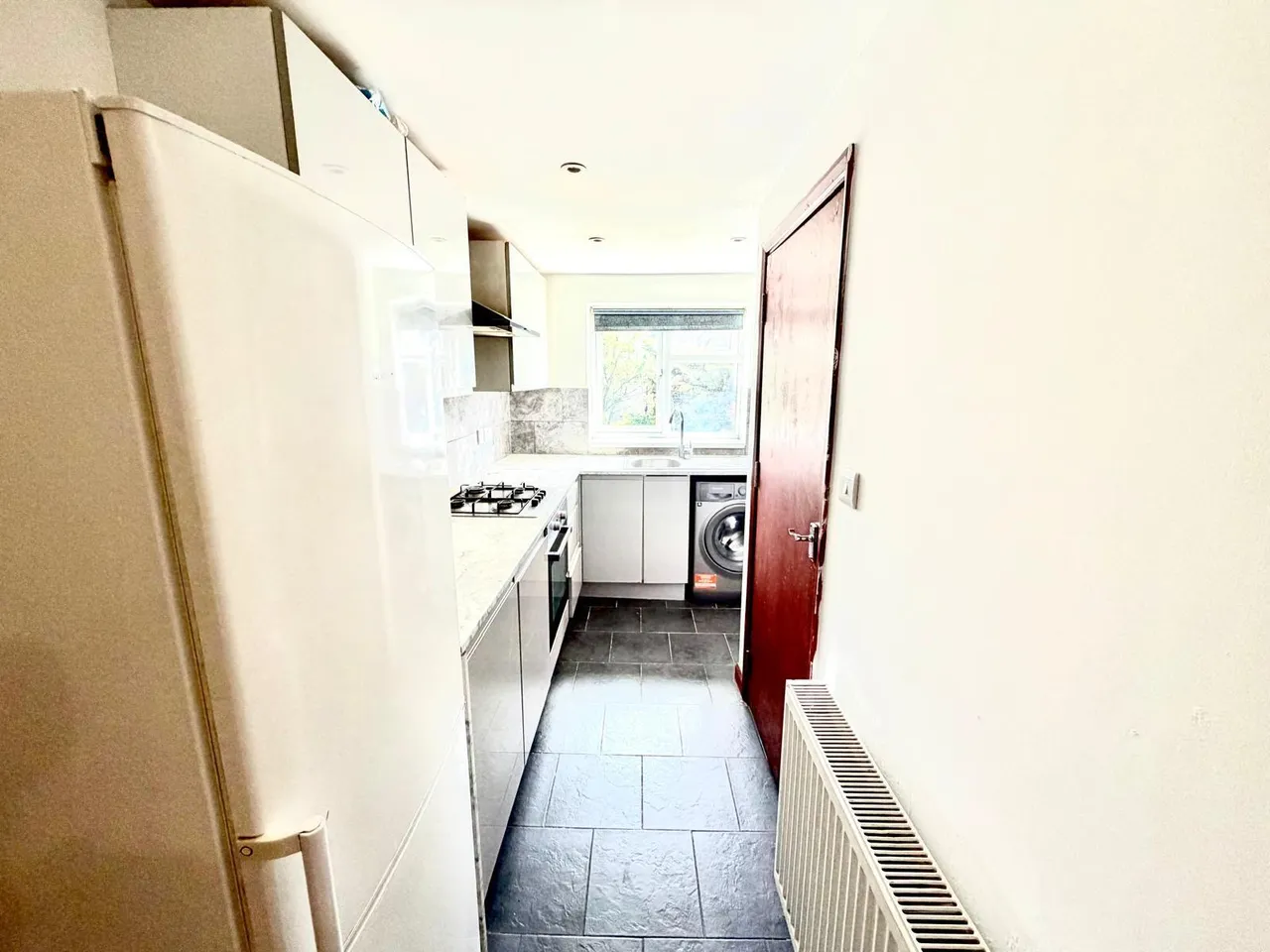 3 bed flat to rent — Carlisle Gardens, Ilford, IG1