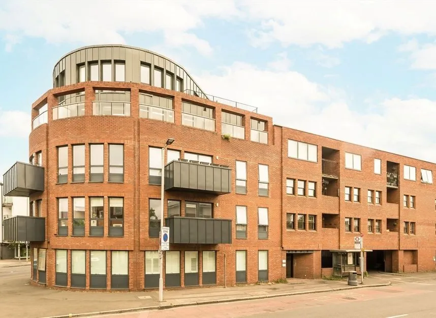 1 bed flat for sale — Coombe Road, Kingston Upon Thames, KT2