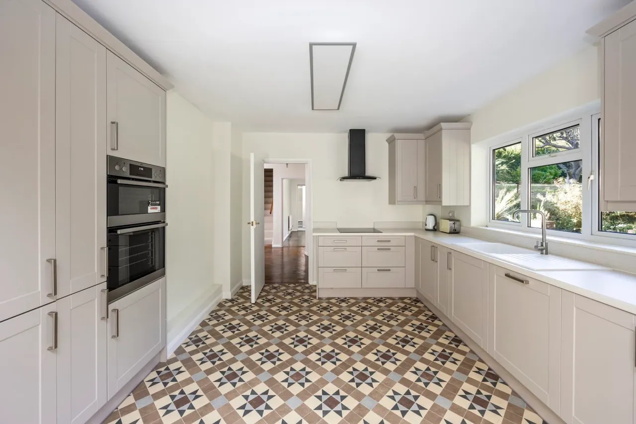 Priory Road, Forest Row, RH18, photo 9