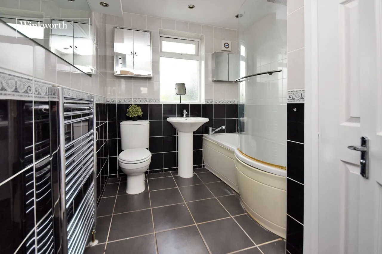 Hilldale Road, Cheam, SM1, photo 17