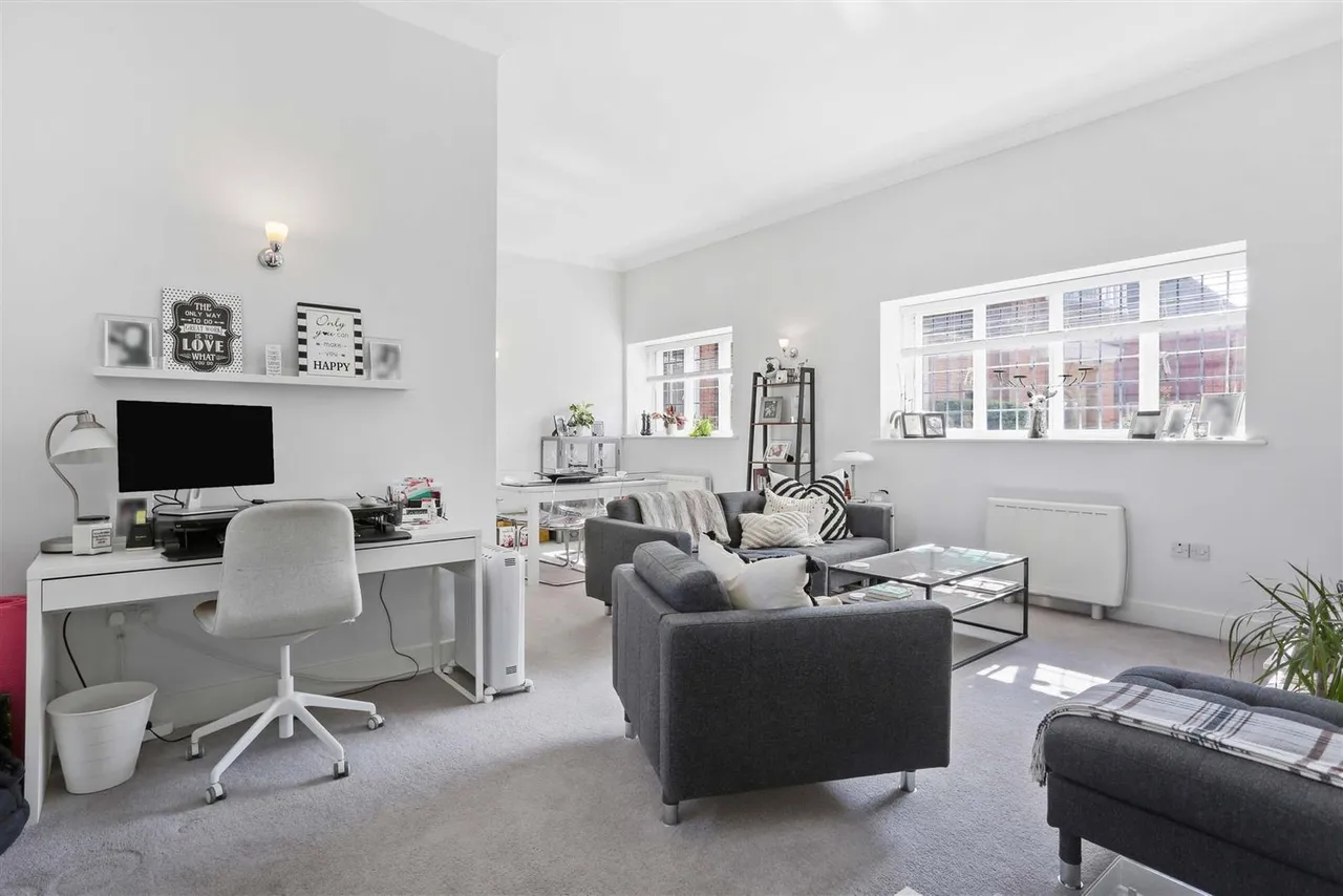 Elizabeth Drive, Banstead, SM7 2FD, photo 3