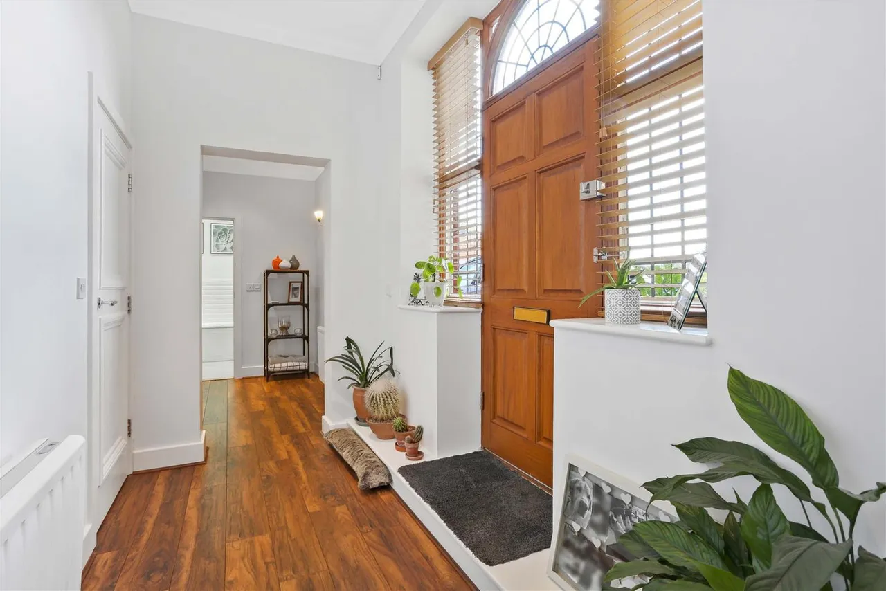 Elizabeth Drive, Banstead, SM7 2FD, photo 2