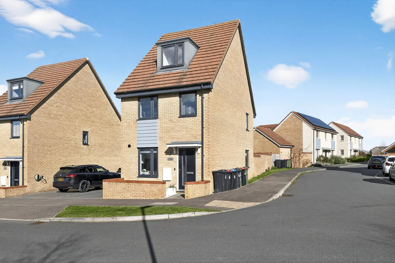 3 bed house for sale — Berrenda Avenue, Whitehouse, Milton Keynes