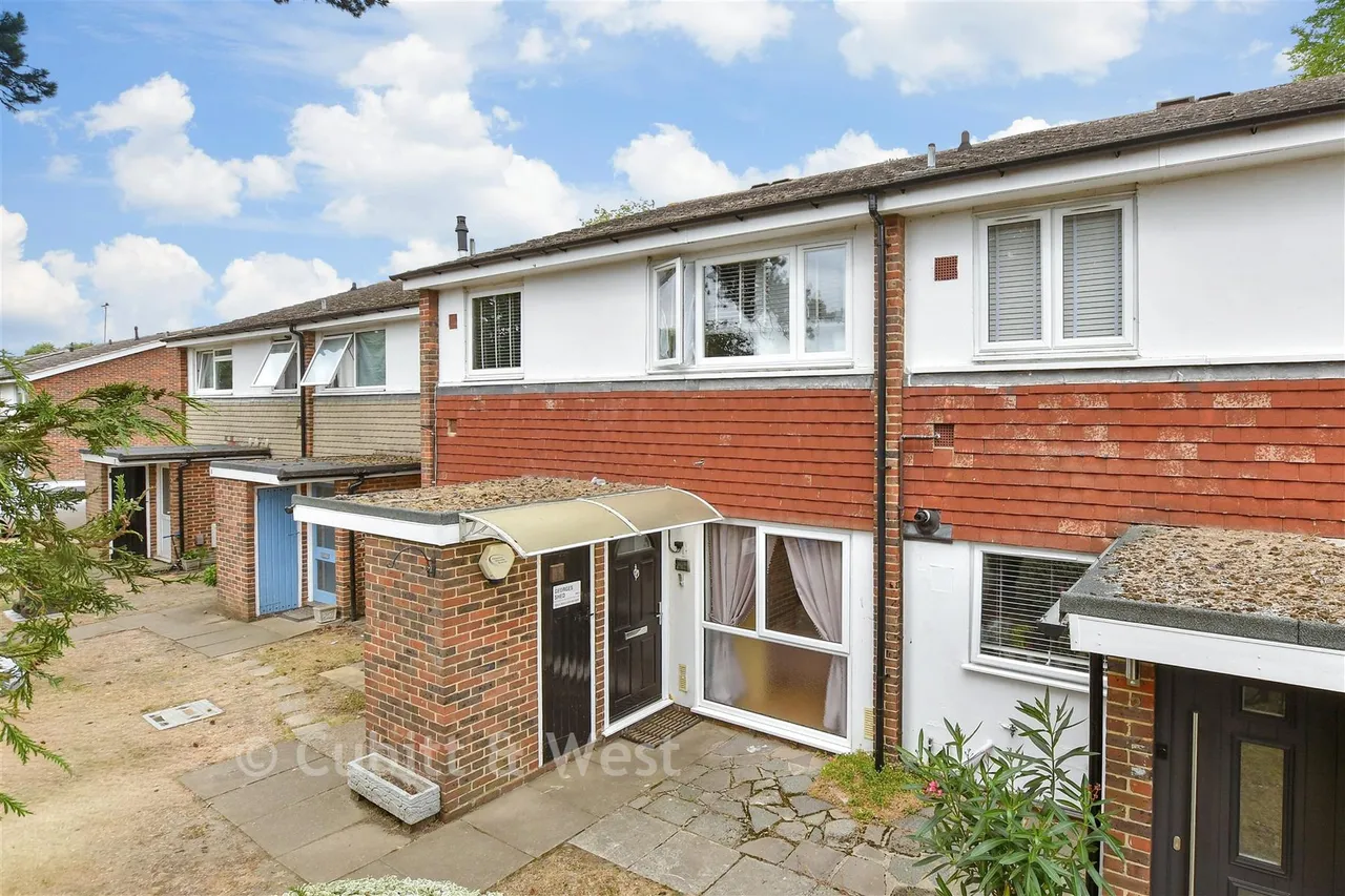 2 bed flat for sale, Timberhill, Ashtead, KT21