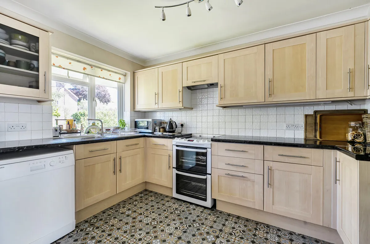 Storrington, RH20 4NL, photo 3