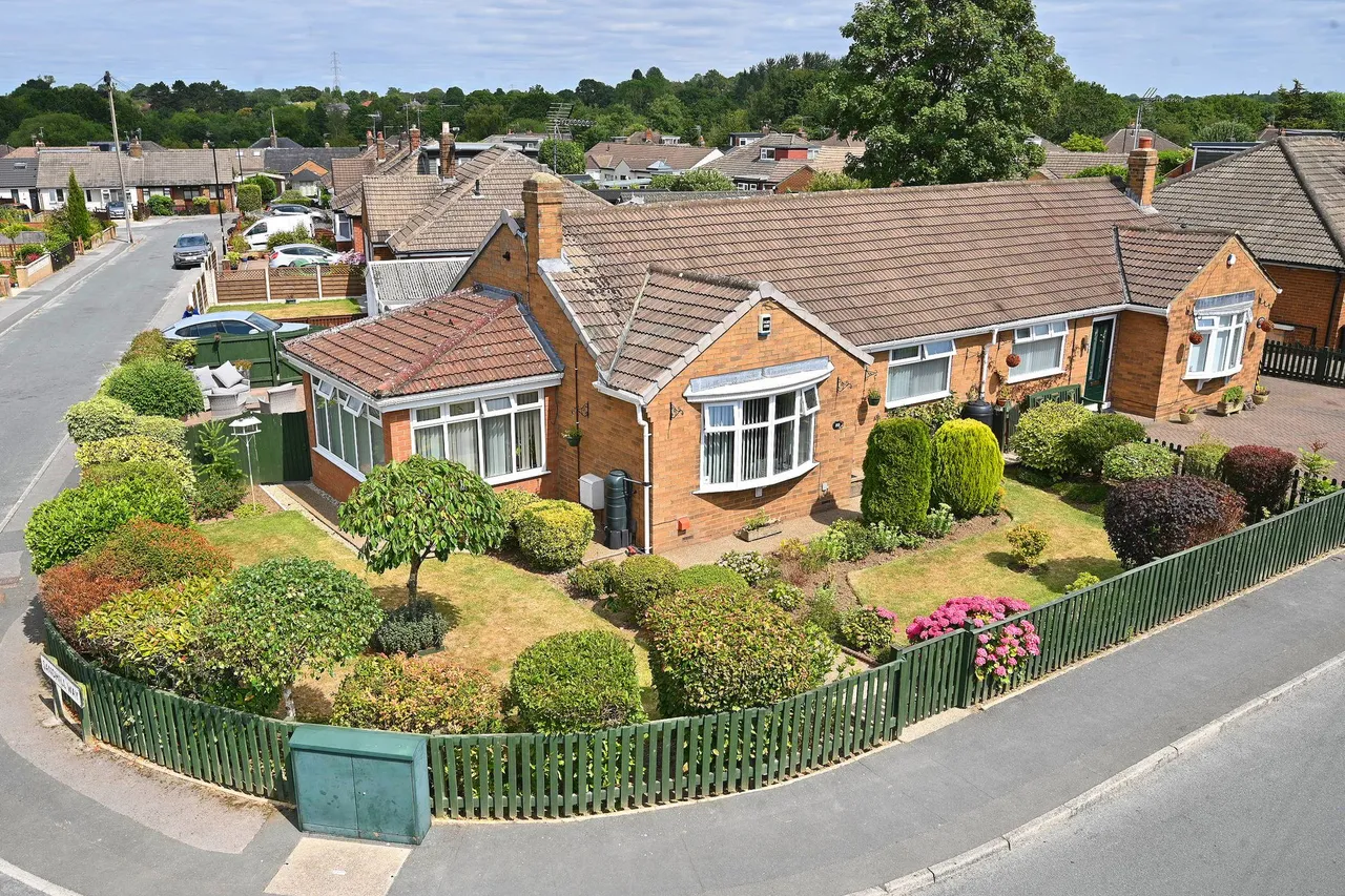 2 bed house for sale, Sandhill Drive, Harrogate, HG1