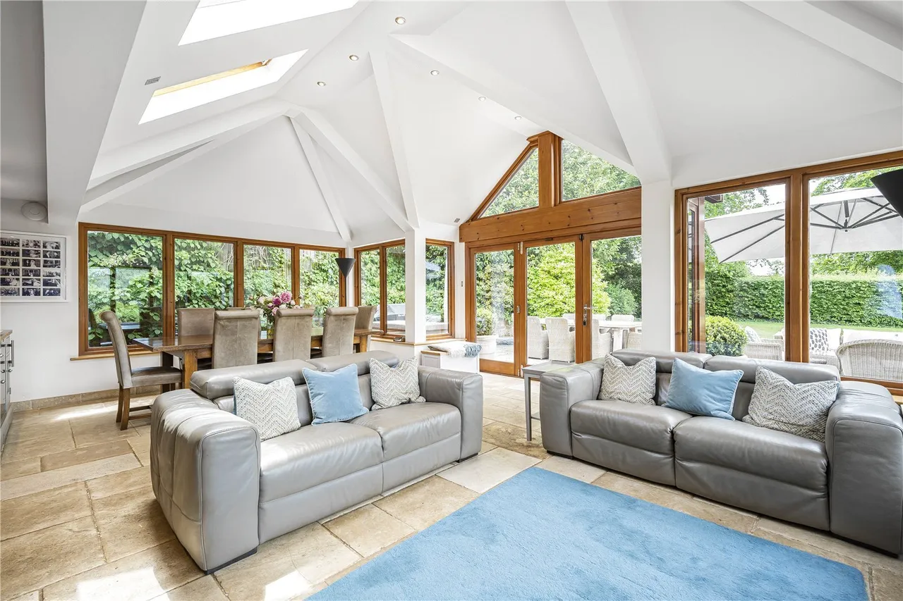 Upper Harlestone, NN7, photo 4