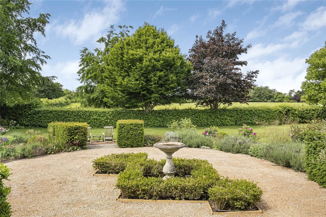 Upper Harlestone, NN7, photo 31