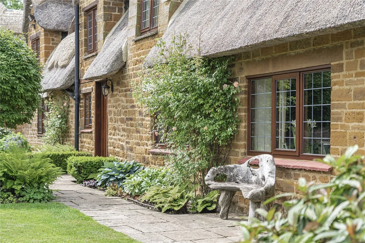 Upper Harlestone, NN7, photo 32