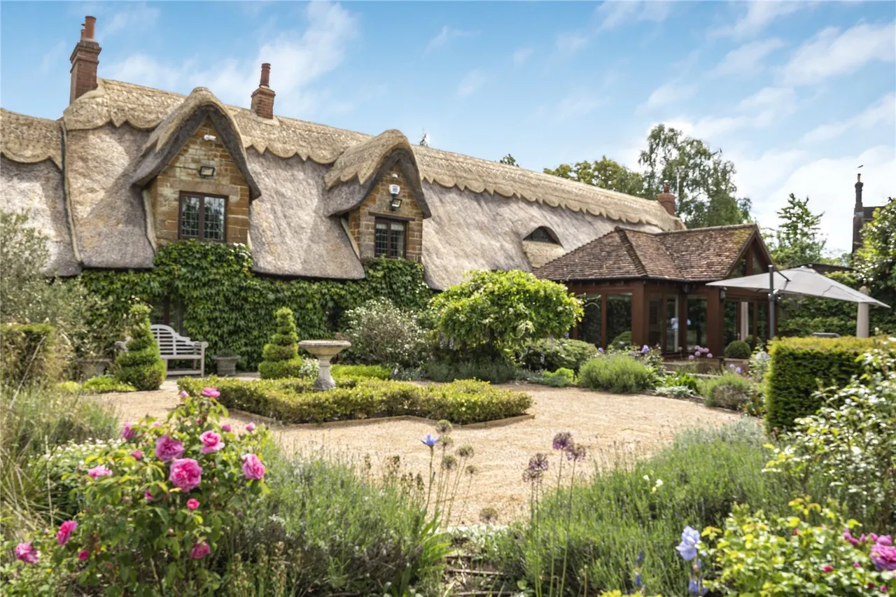 Upper Harlestone, NN7, photo 34