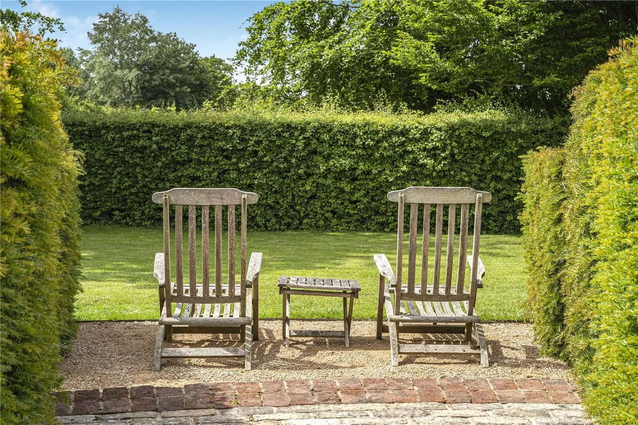 Upper Harlestone, NN7, photo 33