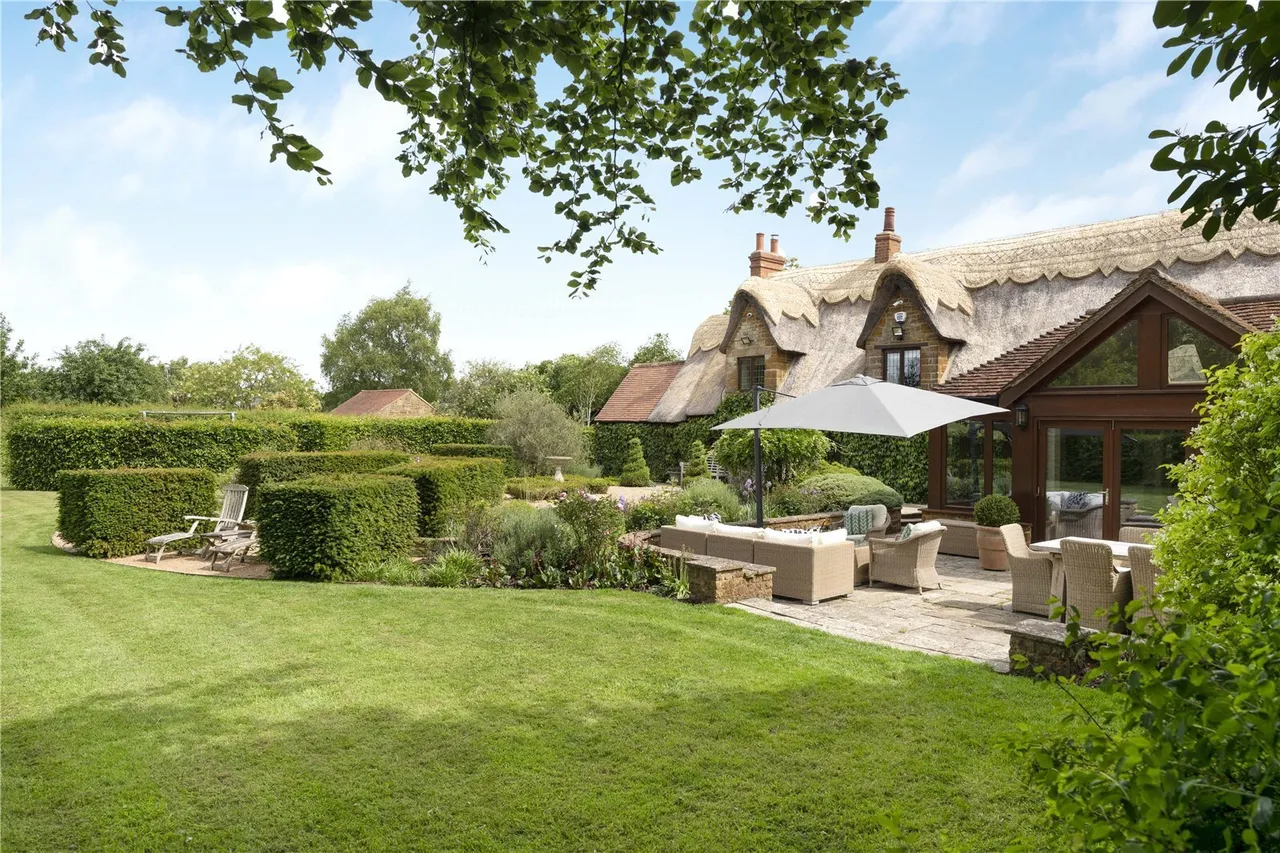 Upper Harlestone, NN7, photo 35