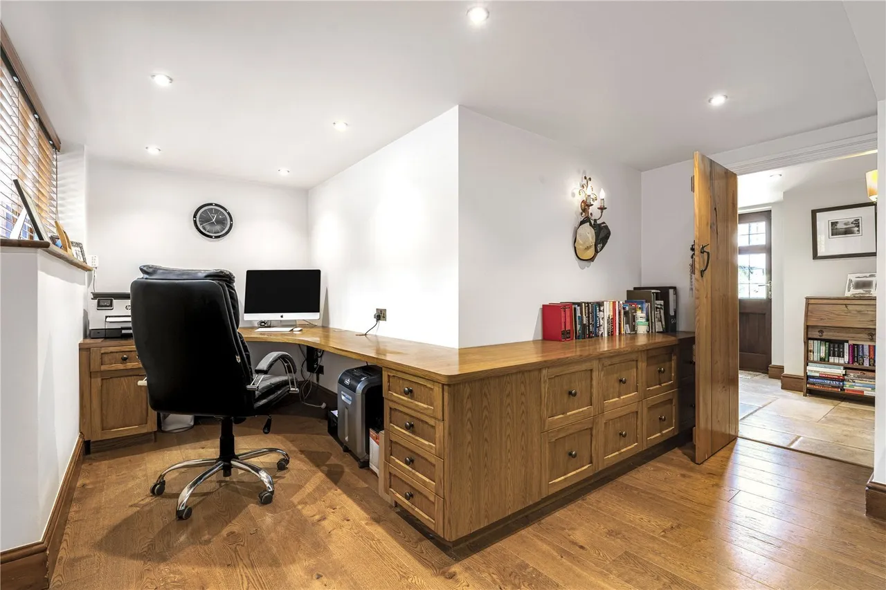 Upper Harlestone, NN7, photo 15
