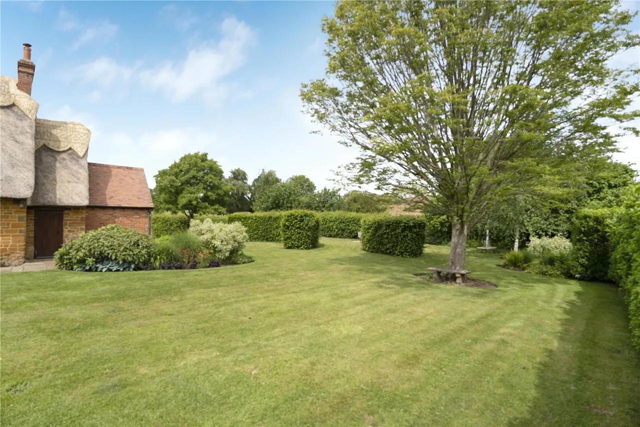 Upper Harlestone, NN7, photo 29