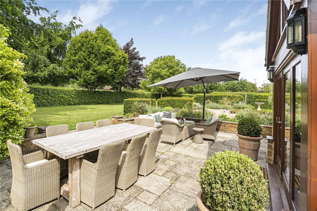 Upper Harlestone, NN7, photo 30