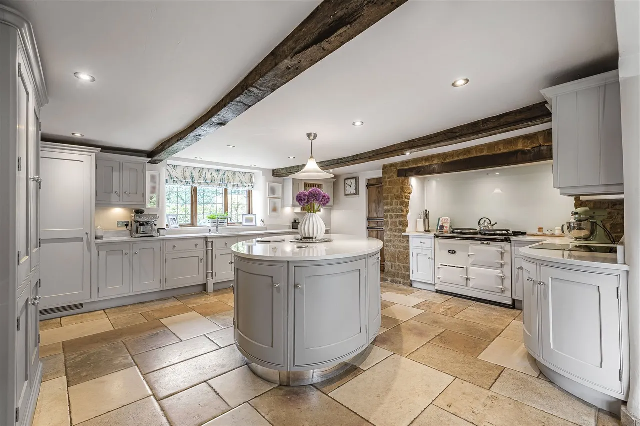 Upper Harlestone, NN7, photo 6