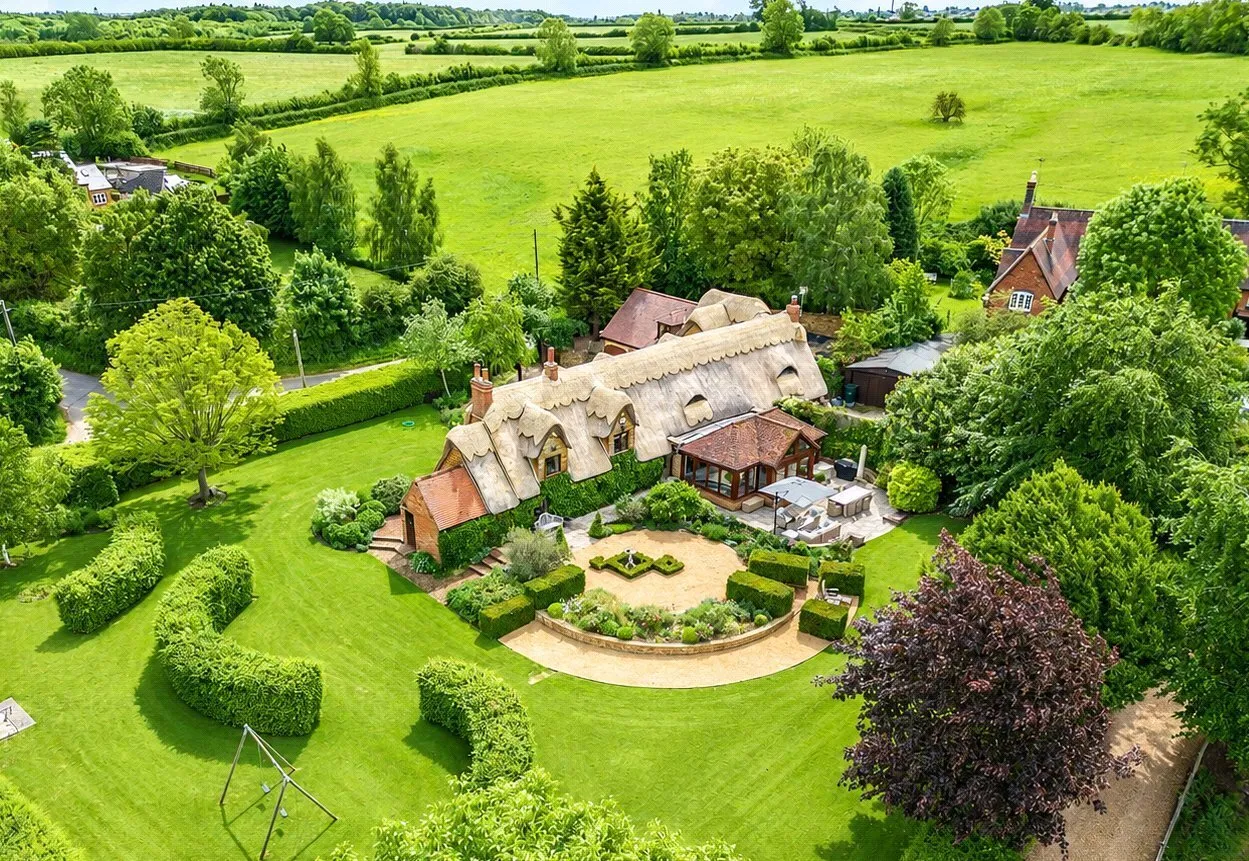 5 bed property for sale, Upper Harlestone, NN7
