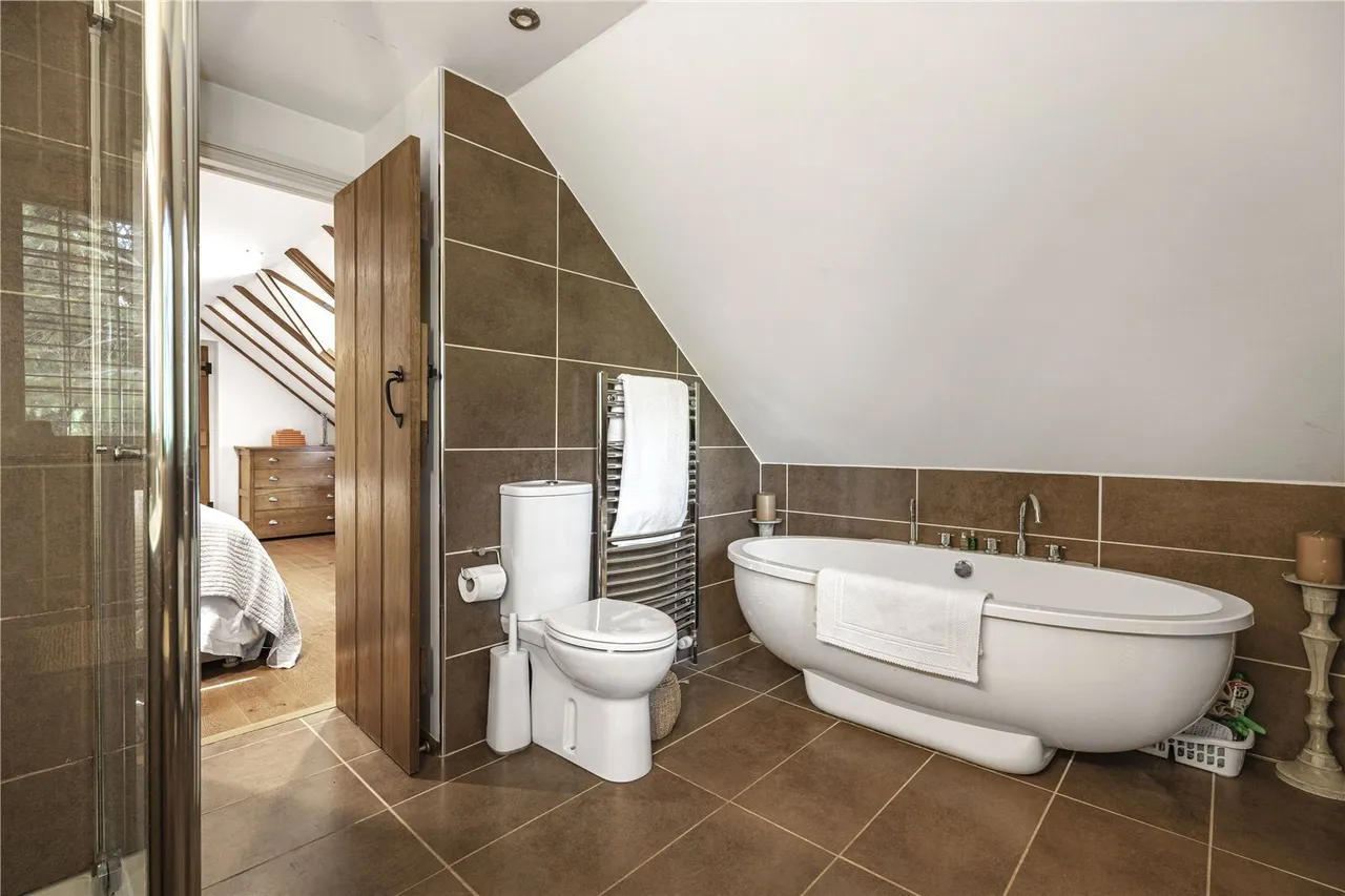 Upper Harlestone, NN7, photo 19