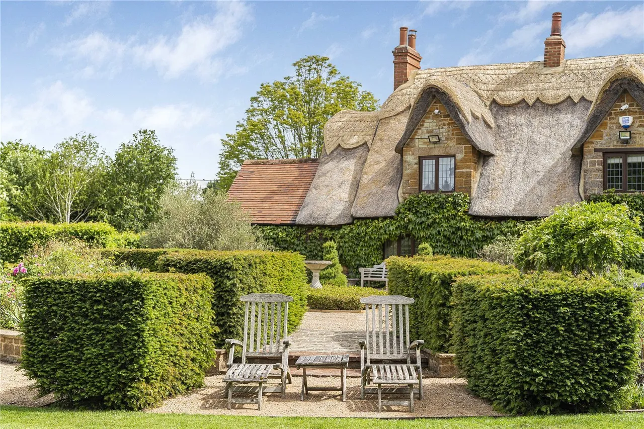 Upper Harlestone, NN7, photo 38