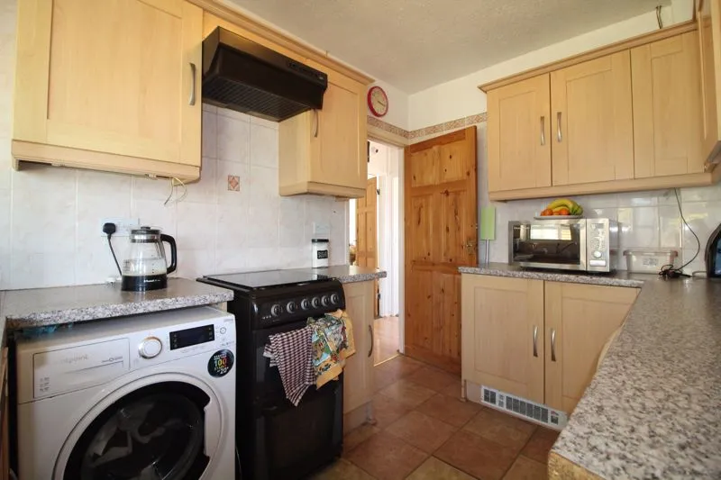 Matlock Crescent, Luton LU4 0BP, photo 7