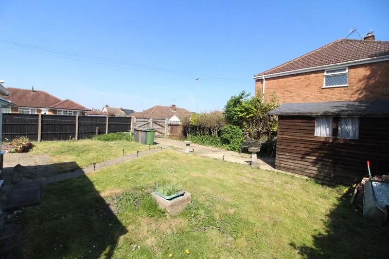 Matlock Crescent, Luton LU4 0BP, photo 12