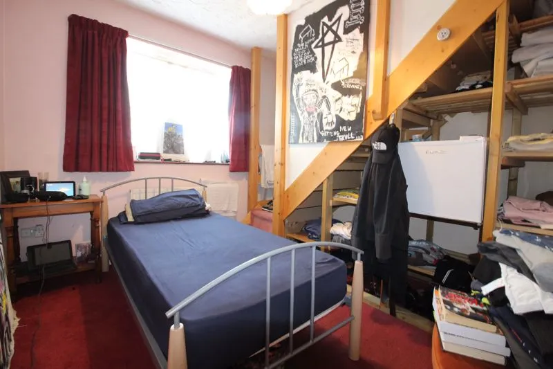 Matlock Crescent, Luton LU4 0BP, photo 6