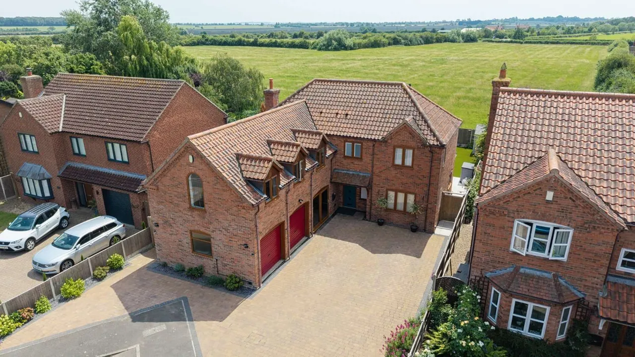 6 bed house for sale — Redthorn Way, Claypole, Newark, Lincolnshire, NG23 5AZ