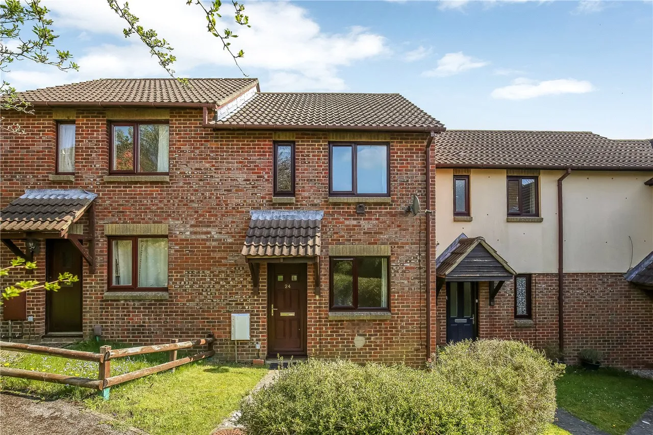 2 bed house to rent — Harvest Close, Badger Farm, Winchester, SO22