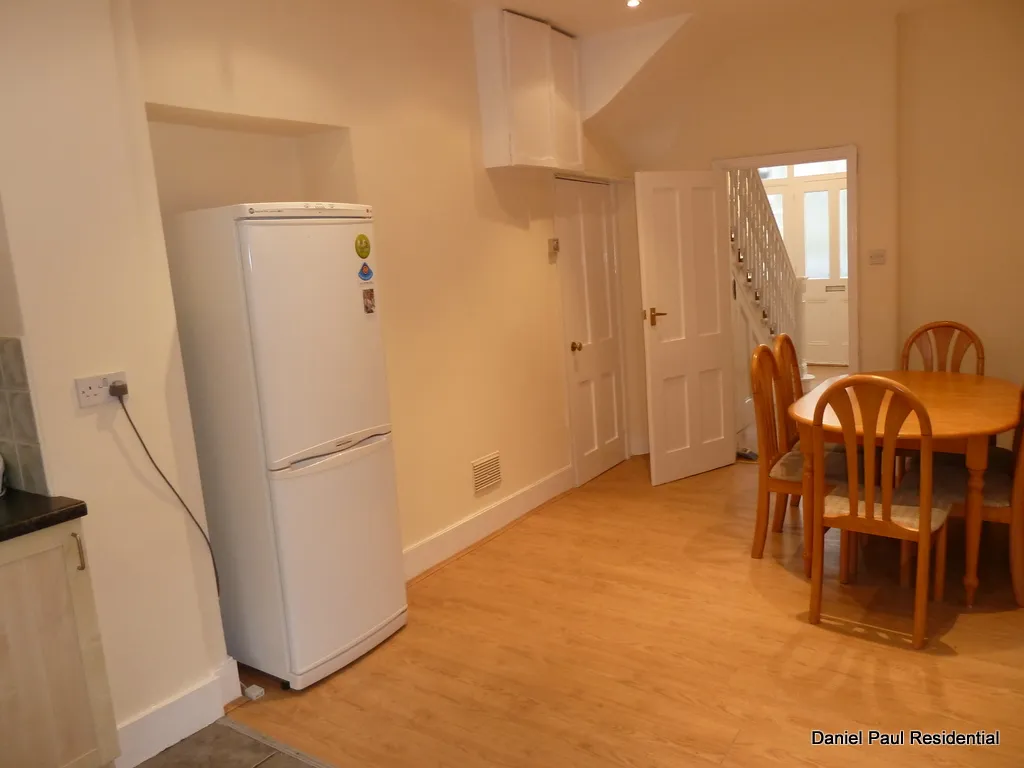 Carlyle Road, photo 5