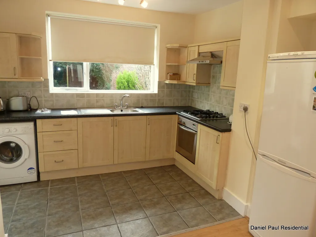 Carlyle Road, photo 6