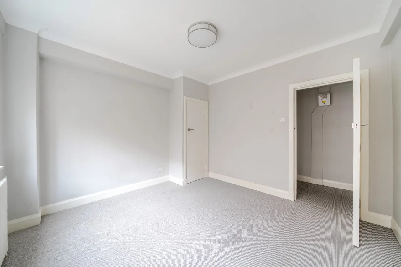 Balham High Road, Balham, SW17, photo 10