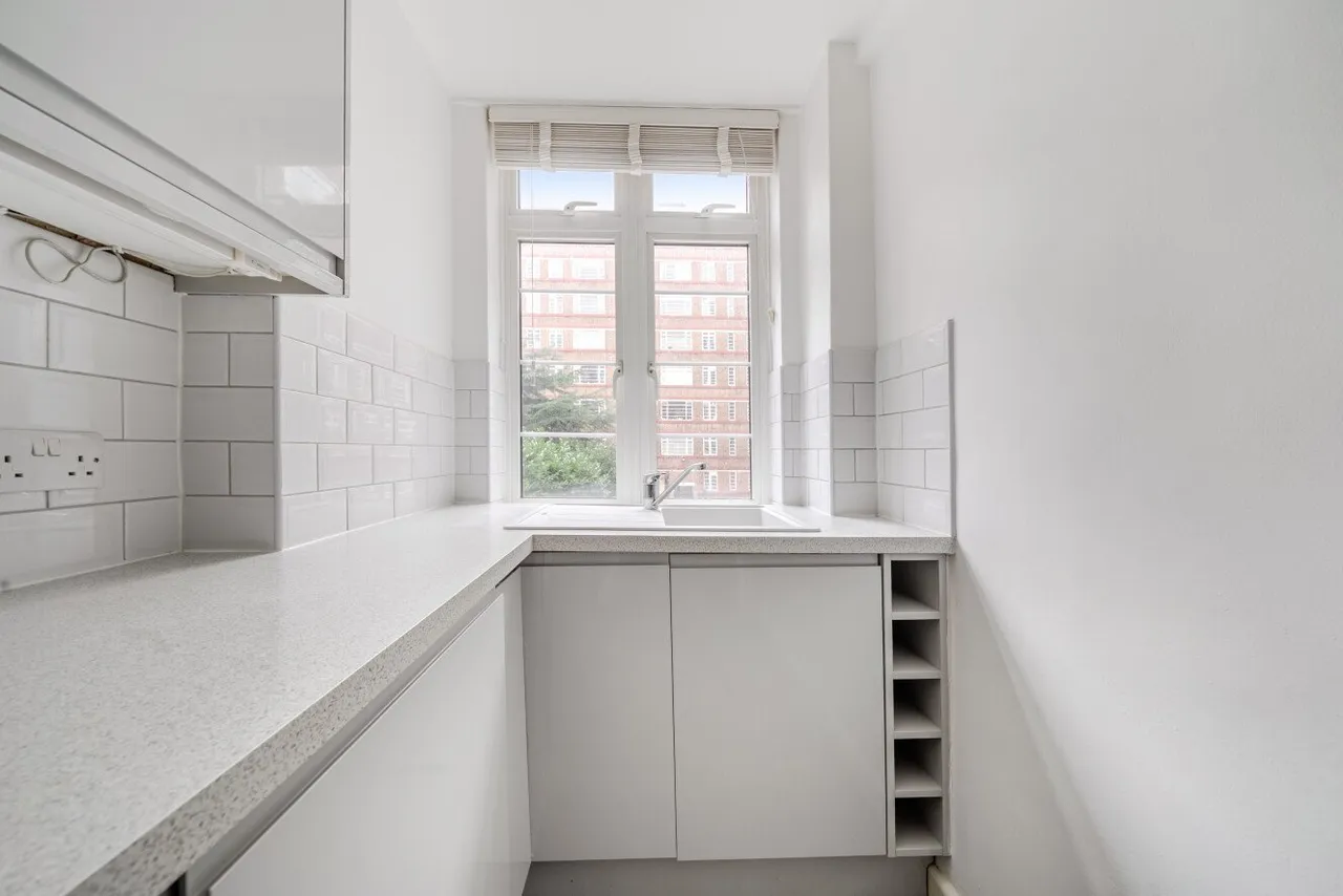 Balham High Road, Balham, SW17, photo 7
