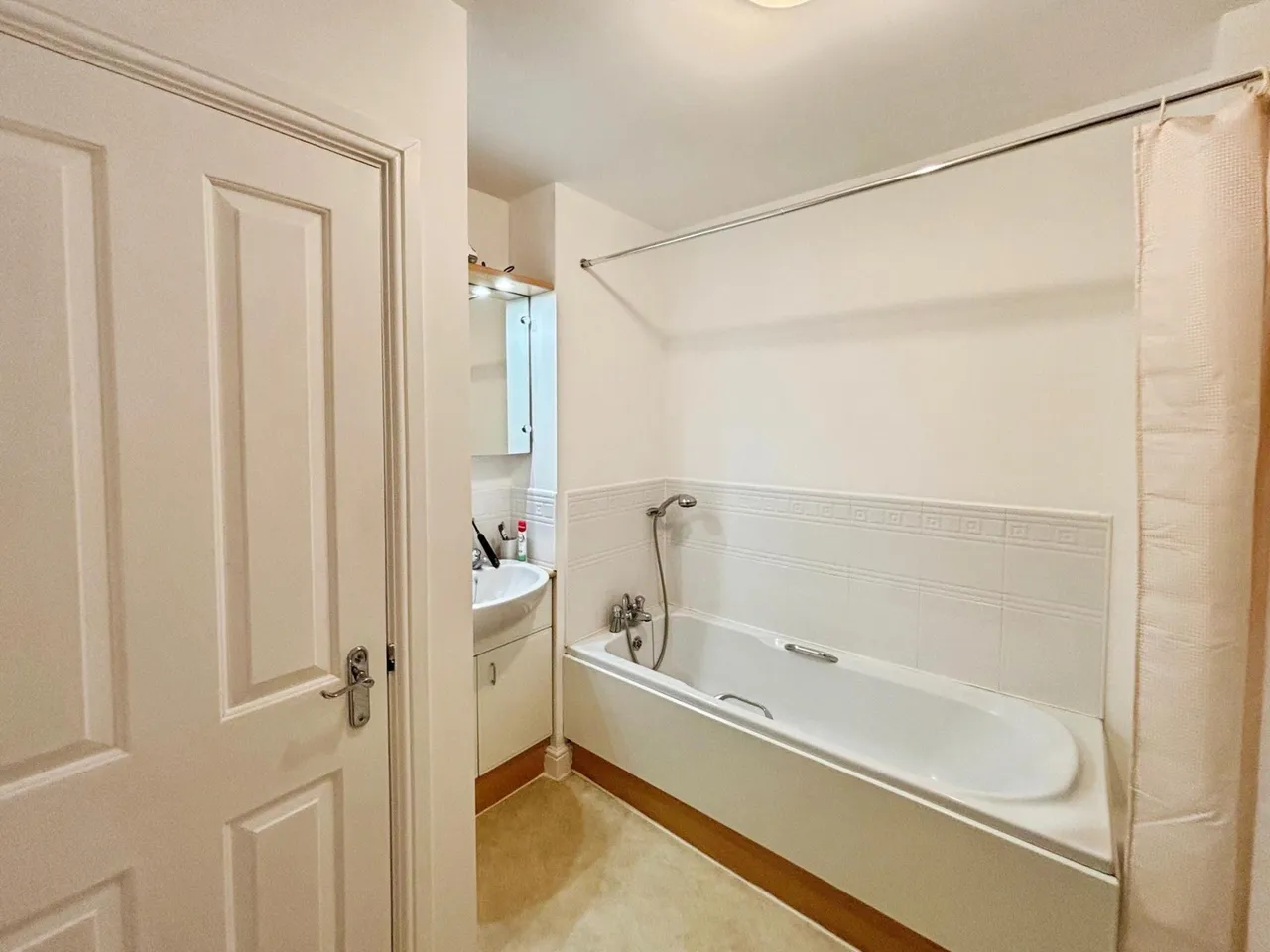 Hessle High Road, Hull, HU4, photo 4