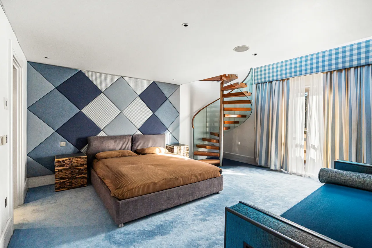 Allingham Court, The Bishops Avenue, Hampstead, London, photo 10