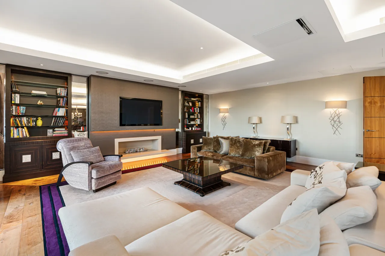 Allingham Court, The Bishops Avenue, Hampstead, London, photo 4