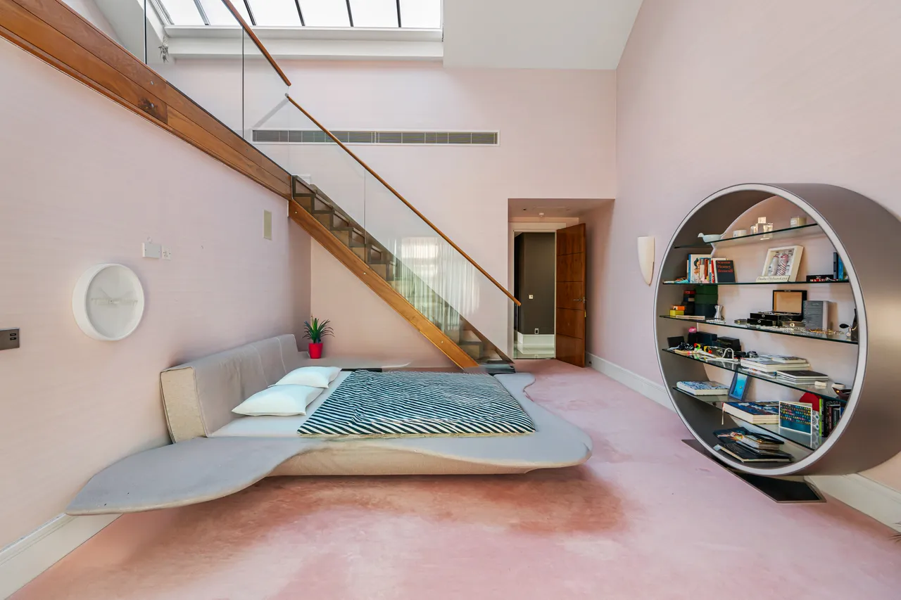 Allingham Court, The Bishops Avenue, Hampstead, London, photo 11