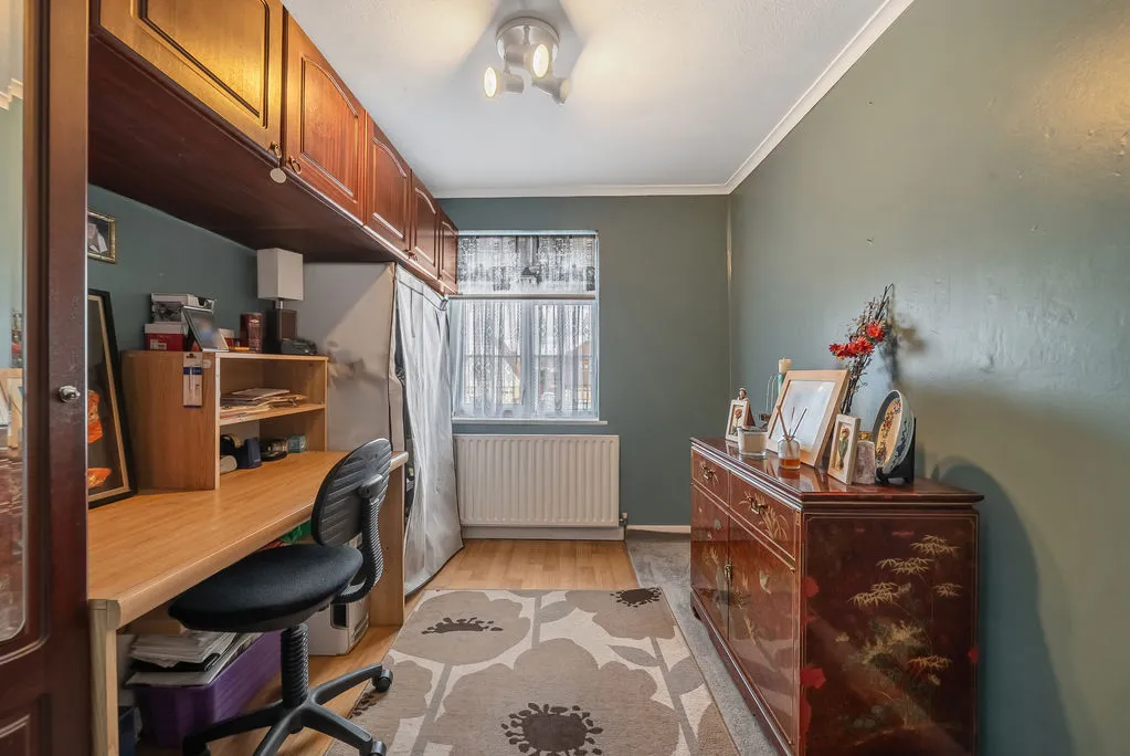 Staines Road West, Ashford, TW15, photo 9