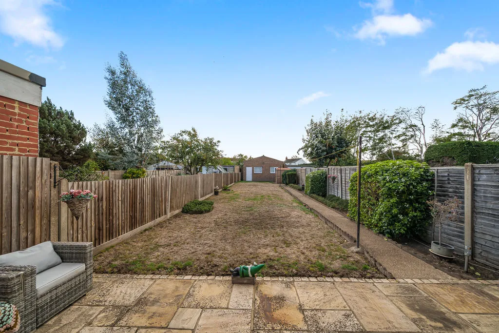 Staines Road West, Ashford, TW15, photo 2