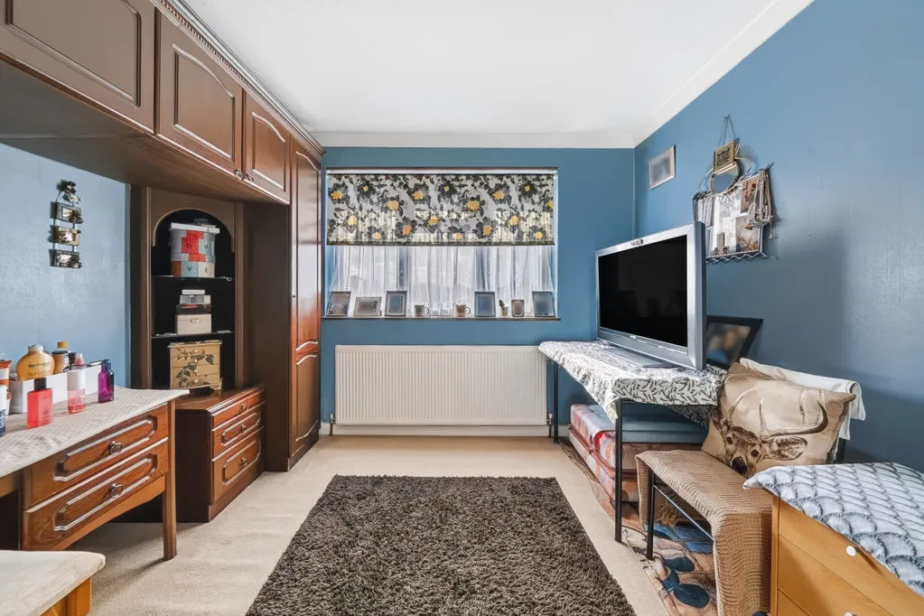 Staines Road West, Ashford, TW15, photo 8