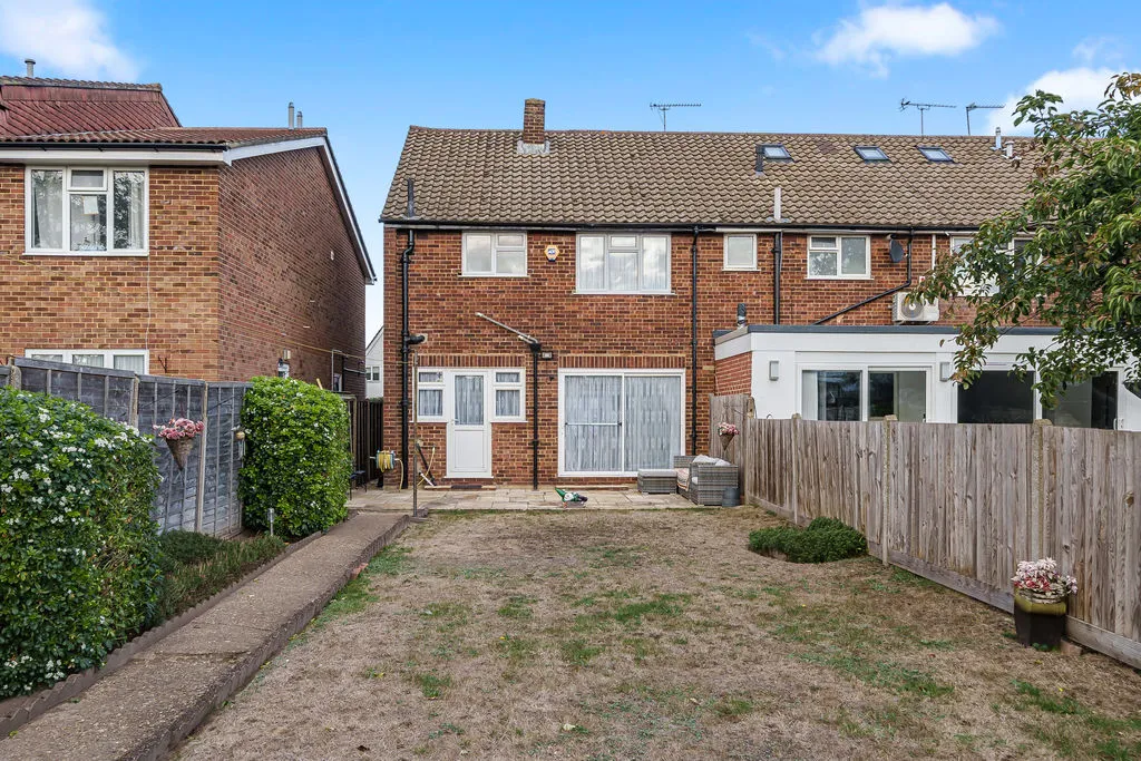 Staines Road West, Ashford, TW15, photo 11