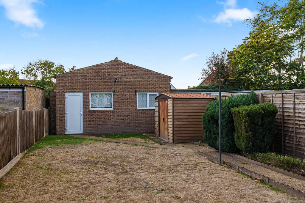 Staines Road West, Ashford, TW15, photo 12