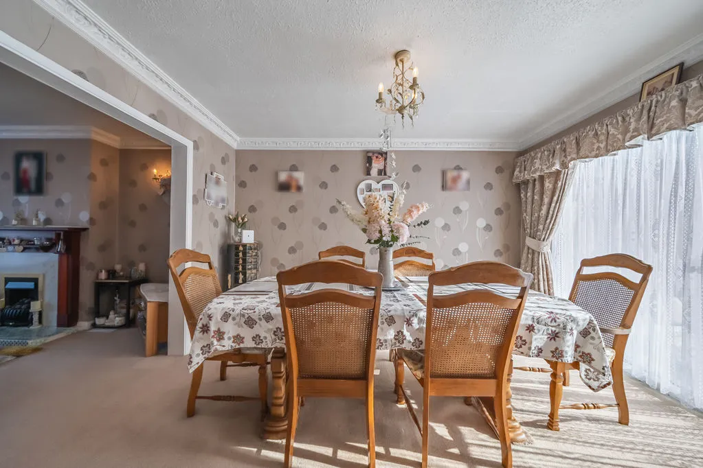 Staines Road West, Ashford, TW15, photo 6