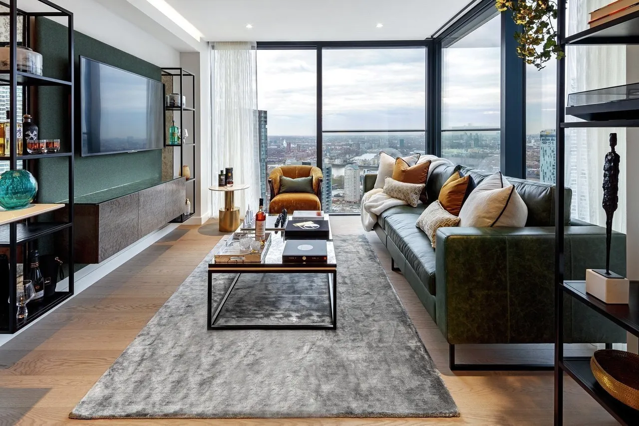 2 bed house for sale, South Quay Plaza, London, E14