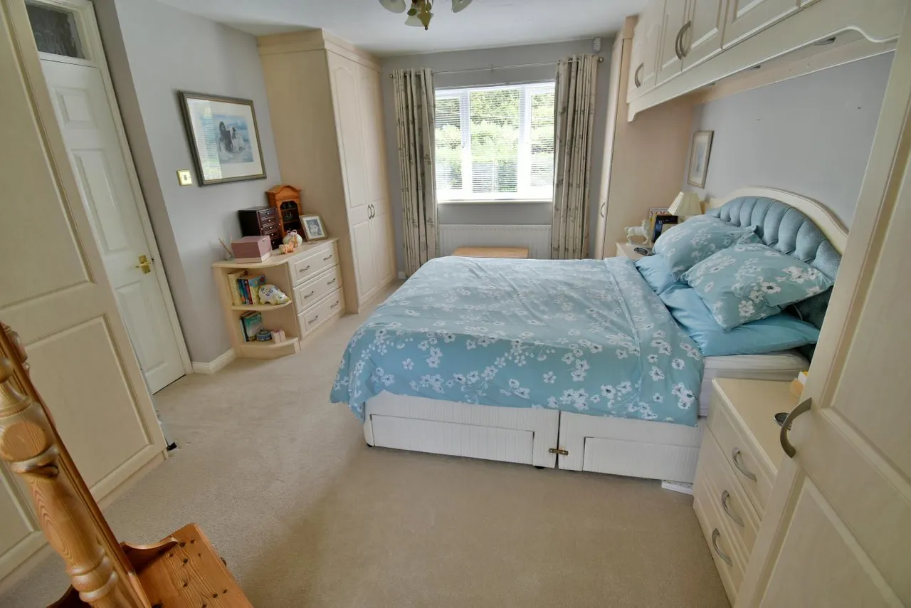 Pinewood Road, BH22, photo 16