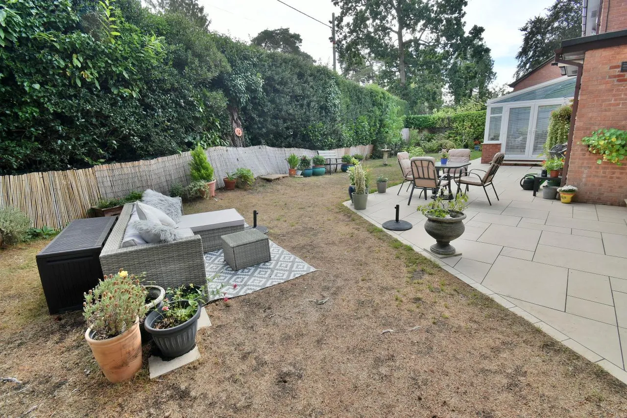 Pinewood Road, BH22, photo 21