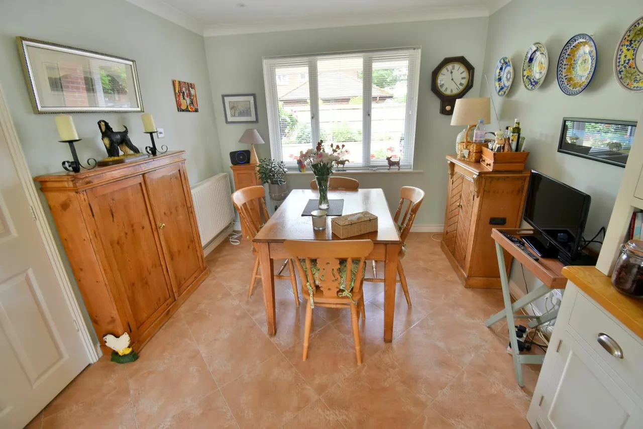 Pinewood Road, BH22, photo 9