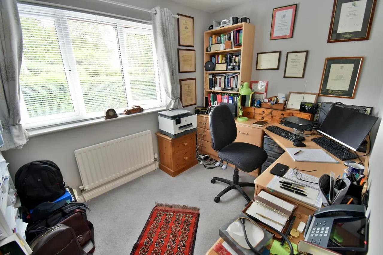 Pinewood Road, BH22, photo 11
