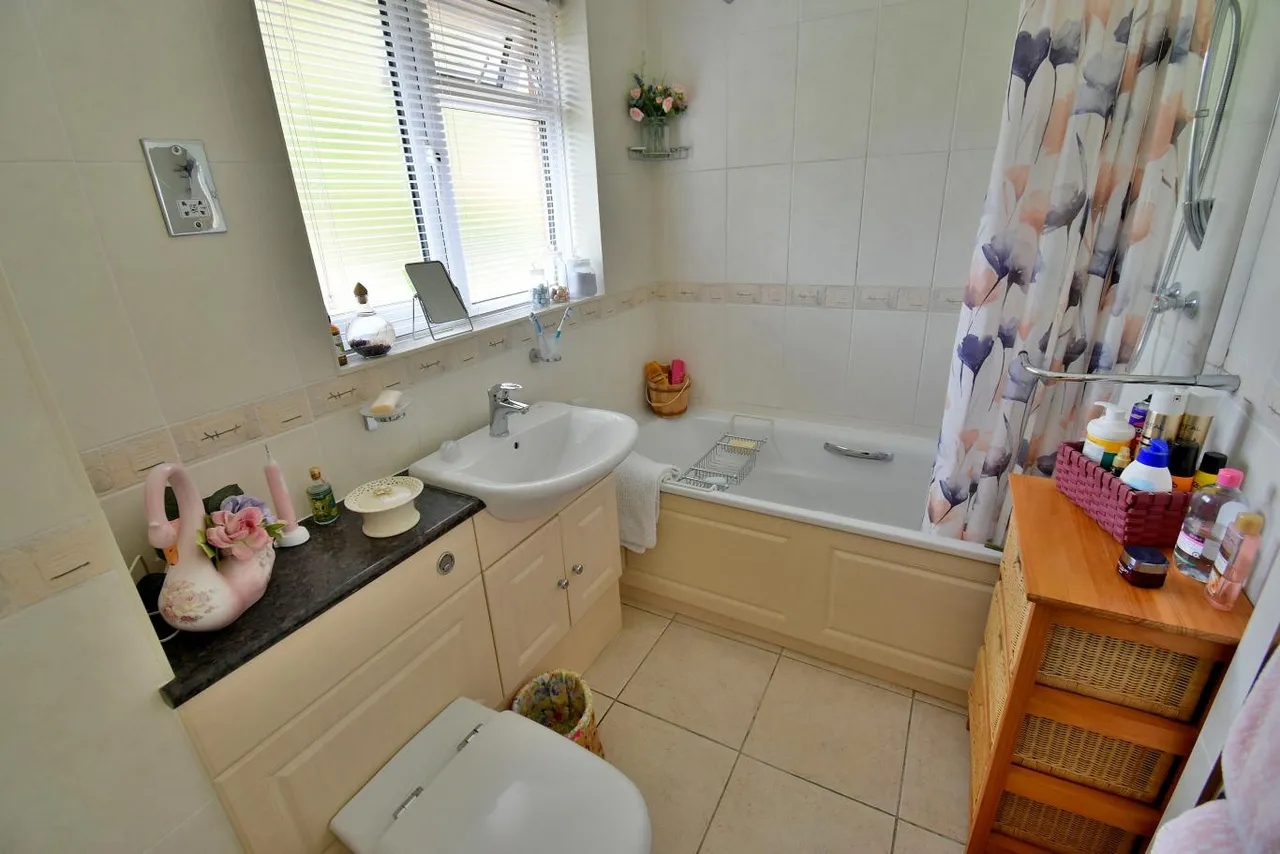Pinewood Road, BH22, photo 19