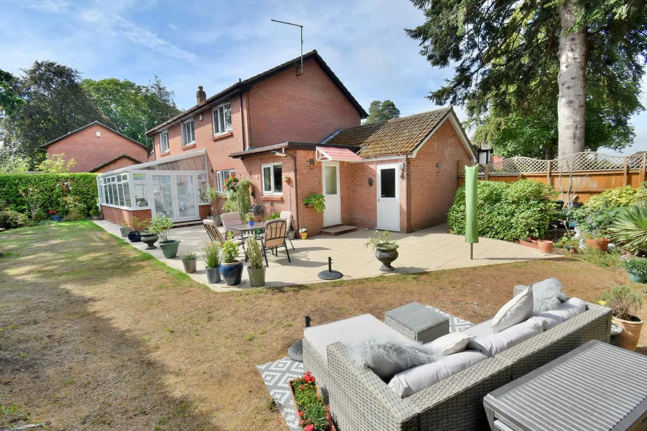 Pinewood Road, BH22, photo 4